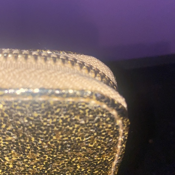 EUC Adrienne Vittadini Wallet with Mobile Power Bank - Picture 5 of 5